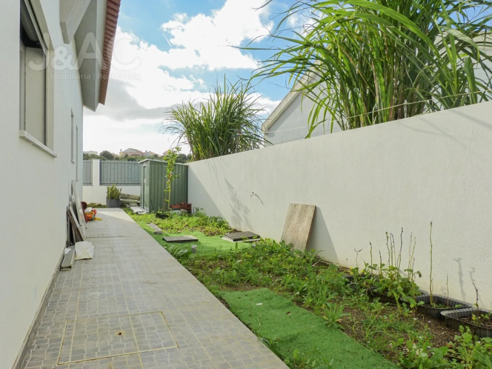 Moradia T4 para Venda em São Domingos de Rana Foto 19