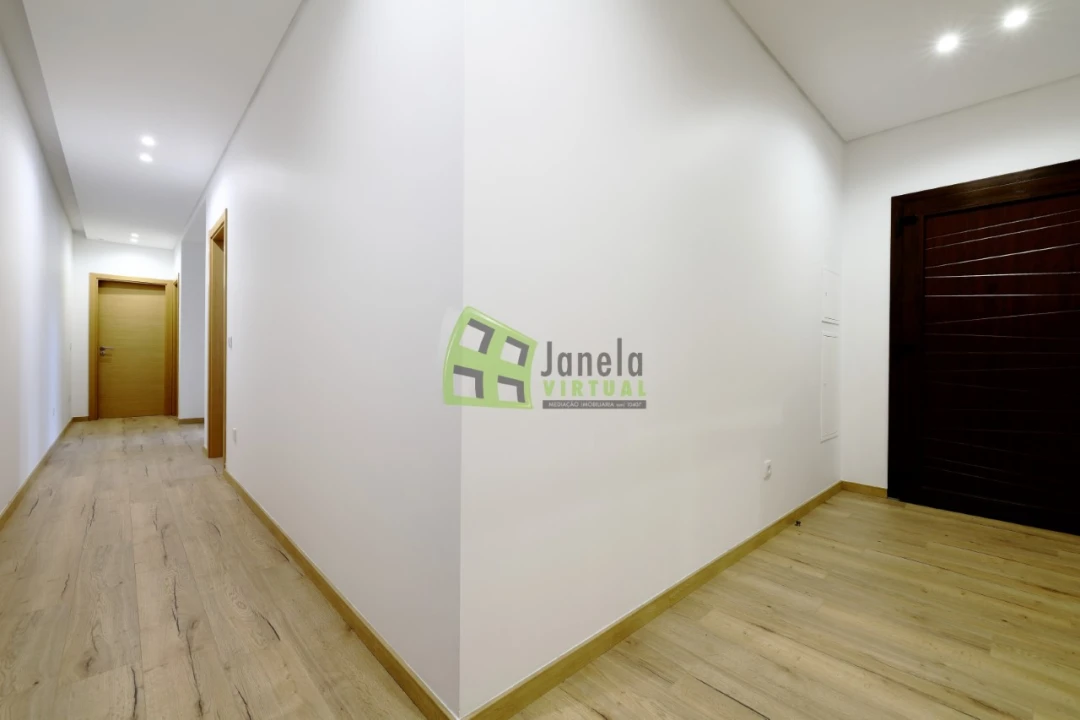 Moradia T4 para Venda em Alhos Vedros Foto 4