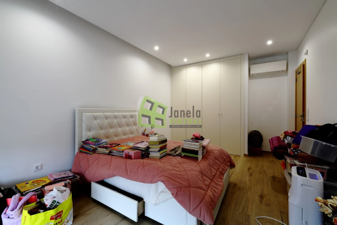 Moradia T4 para Venda em Alhos Vedros Foto 9