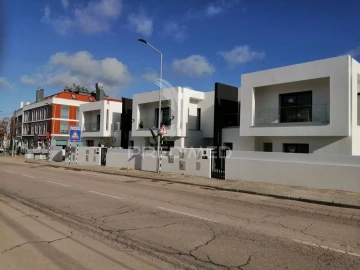 Moradia T4 para Venda em Corroios