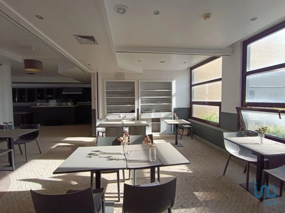 Loja para Arrendamento em Carnaxide e Queijas Foto 1