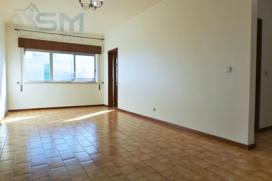 Apartamento T3 para Arrendamento em Cacém e São Marcos Foto 1