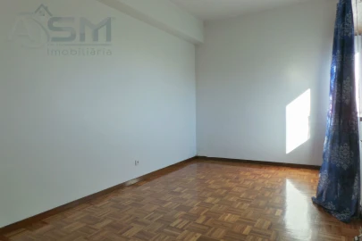 Apartamento T3 para Arrendamento em Cacém e São Marcos