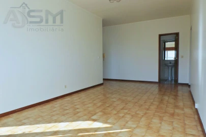 Apartamento T3 para Arrendamento em Cacém e São Marcos