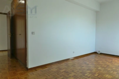 Apartamento T3 para Arrendamento em Cacém e São Marcos