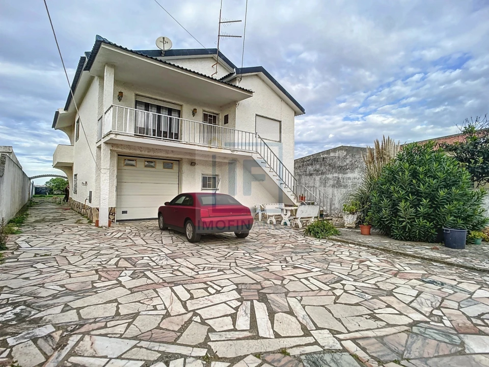 Moradia T4 para Venda em Atouguia da Baleia Foto 1