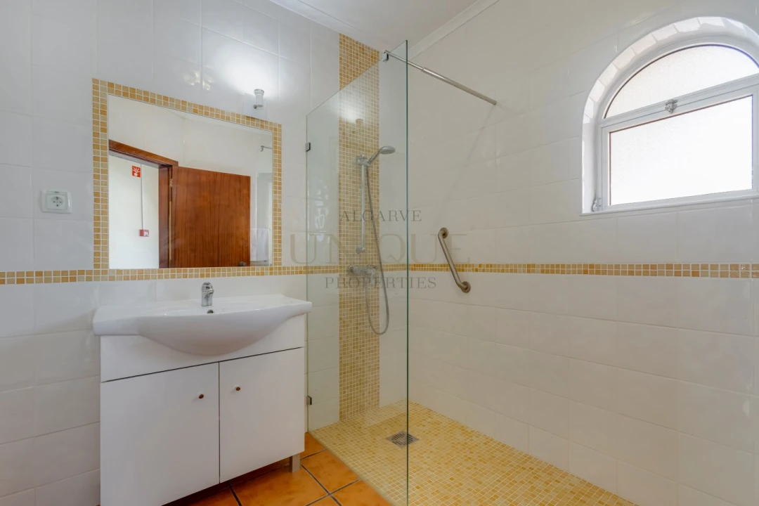 Negócio para Venda em Budens Foto 17