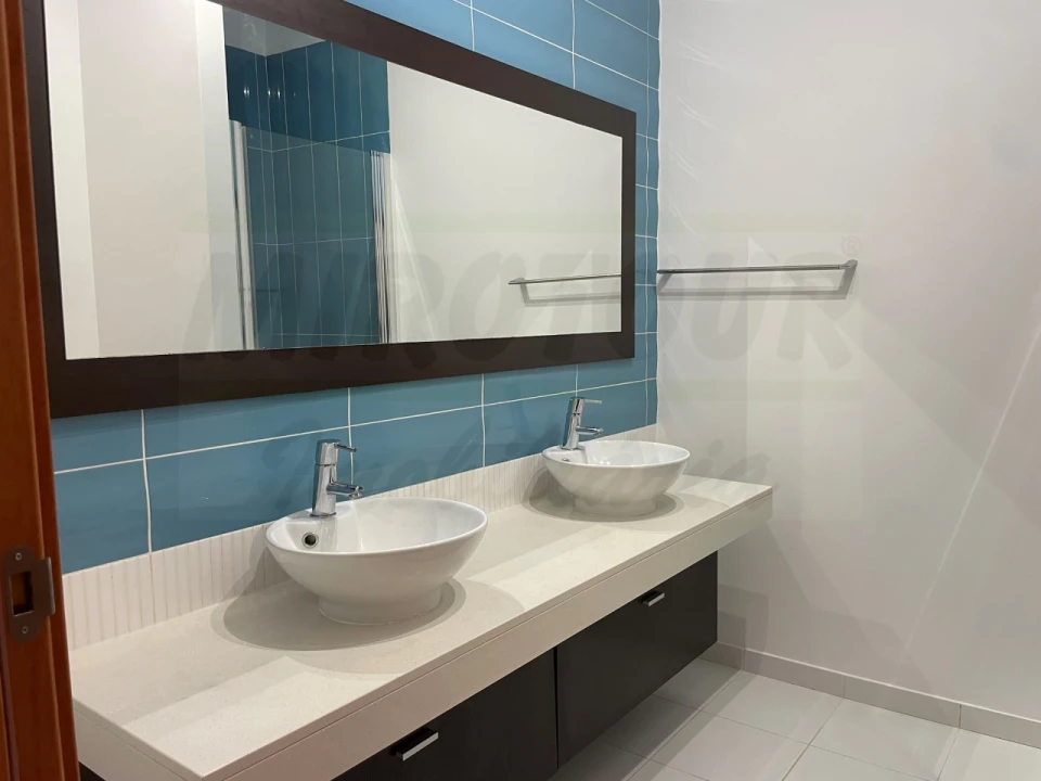 Moradia T4 para Venda em Santo Andre Foto 36