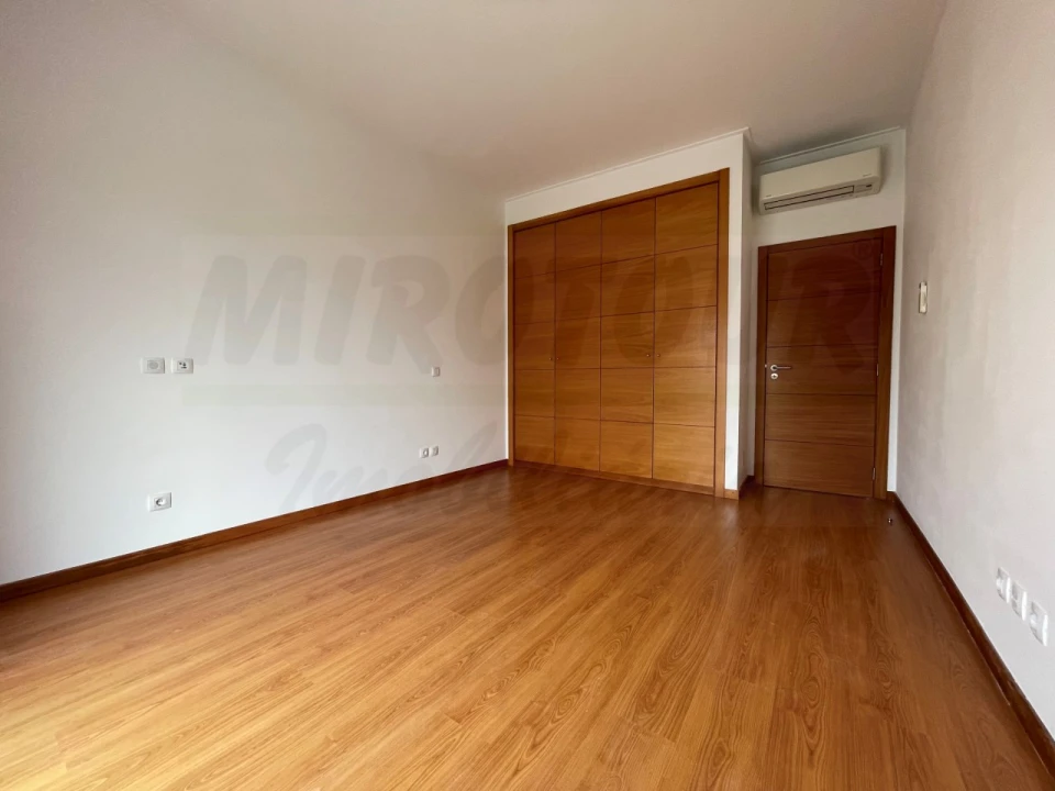 Moradia T4 para Venda em Santo Andre Foto 54