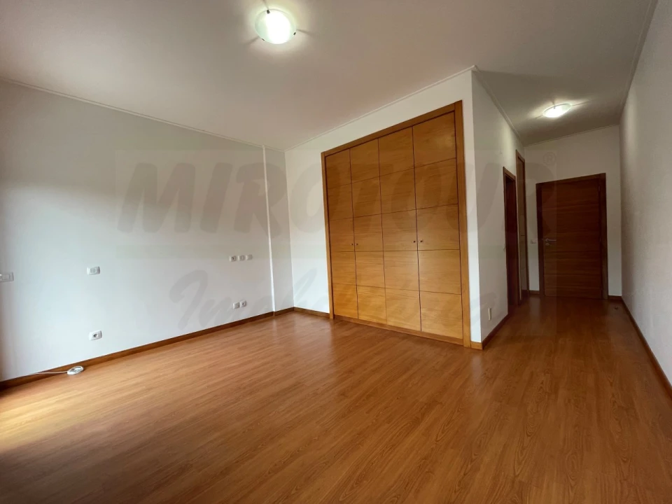 Moradia T4 para Venda em Santo Andre Foto 59