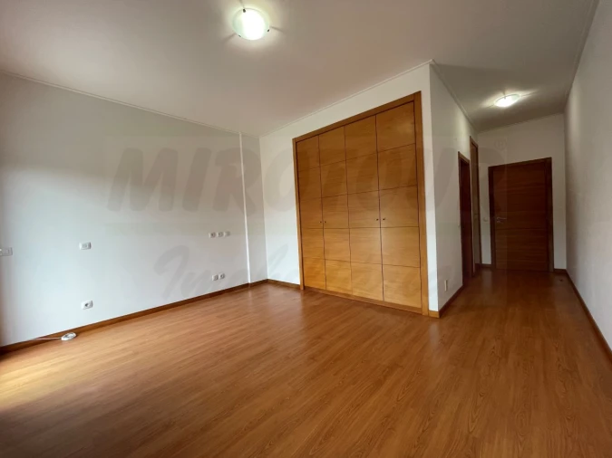 Moradia T4 para Venda em Santo Andre Foto 59