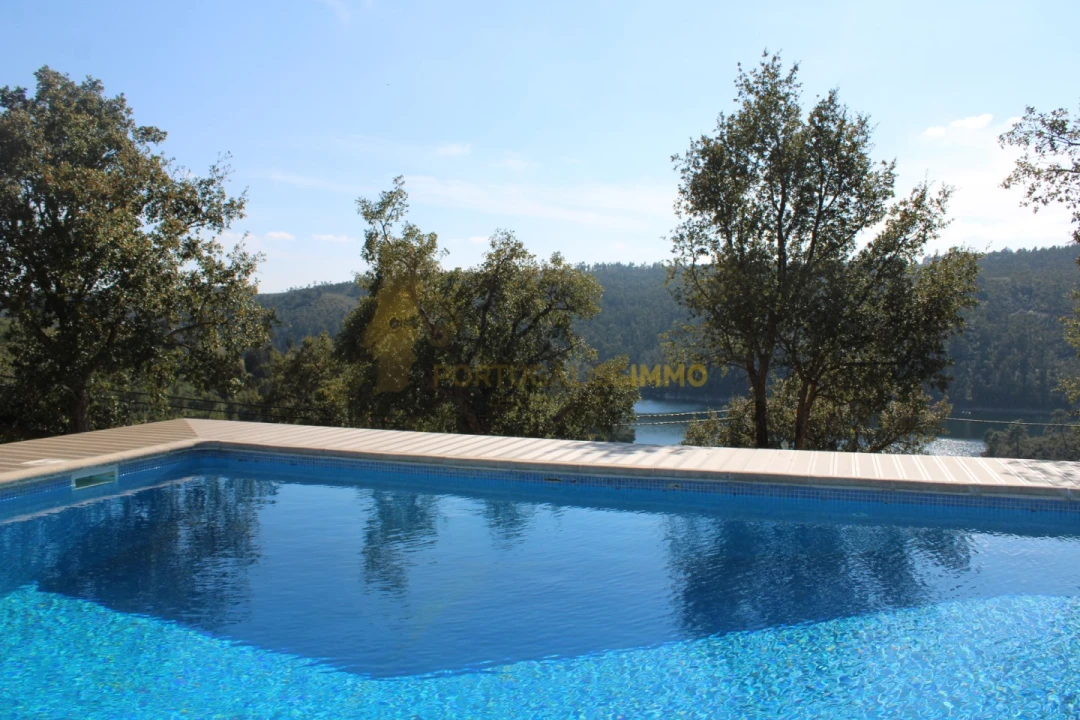 Moradia T4 para Venda em Serra e Junceira Foto 22