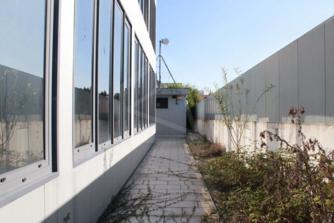 Prédio para Arrendamento em Cortegaça Foto 3