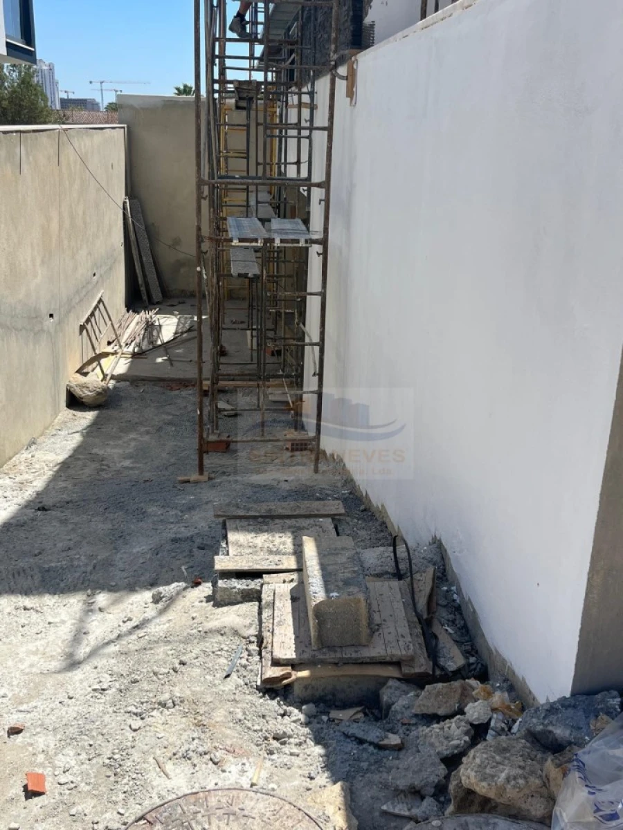 Moradia T3 para Venda em Santo António dos Cavaleiros e Frielas Foto 3