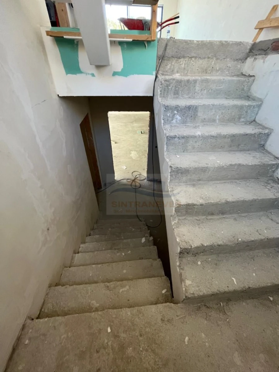 Moradia T3 para Venda em Santo António dos Cavaleiros e Frielas Foto 14