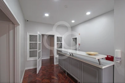 Quarto para Arrendamento em Alvalade