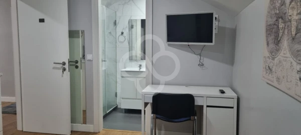 Quarto para Arrendamento em Alvalade