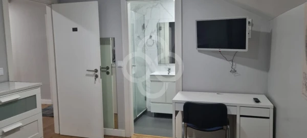 Quarto para Arrendamento em Alvalade