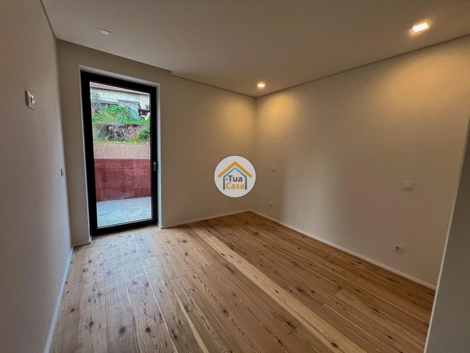 Apartamento T2 para Venda em Creixomil Foto 24