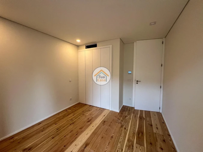 Apartamento T2 para Venda em Creixomil Foto 11