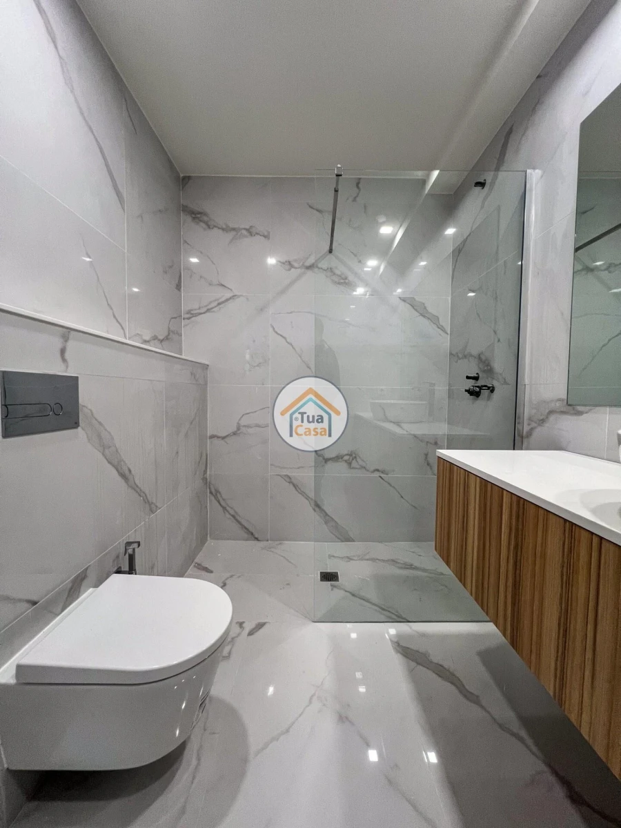 Apartamento T2 para Venda em Creixomil Foto 13