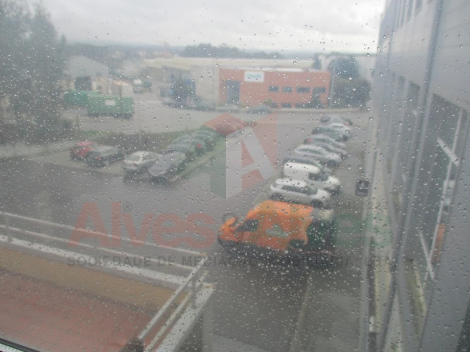 Prédio para Arrendamento em Moreira Foto 13