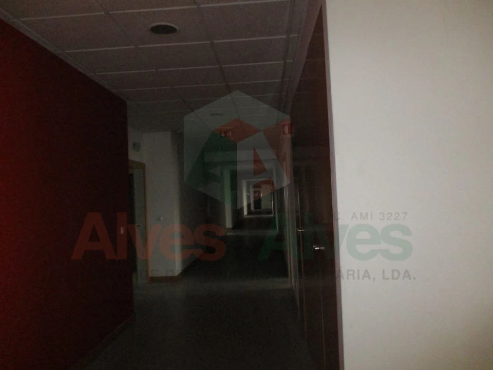 Prédio para Arrendamento em Moreira Foto 16