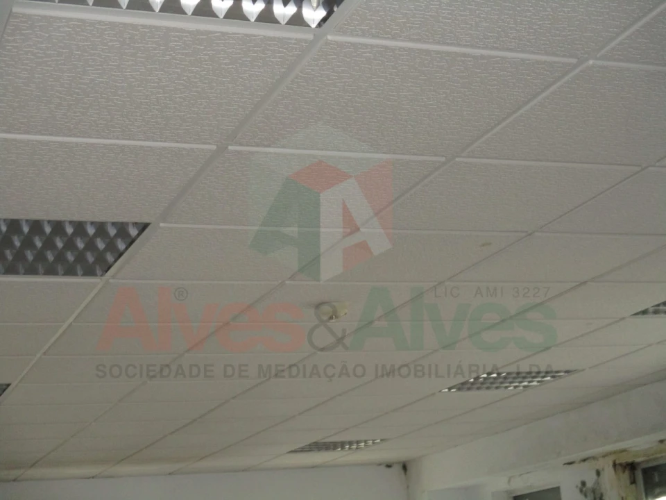 Prédio para Arrendamento em Moreira Foto 18