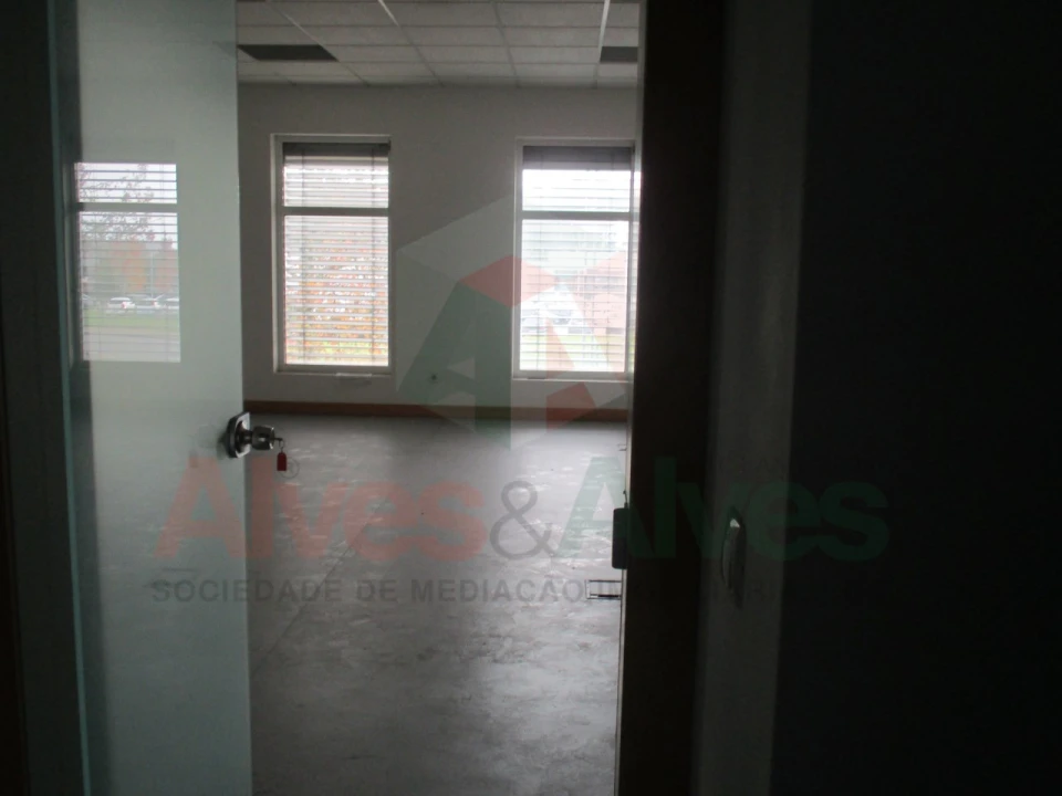 Prédio para Arrendamento em Moreira Foto 26