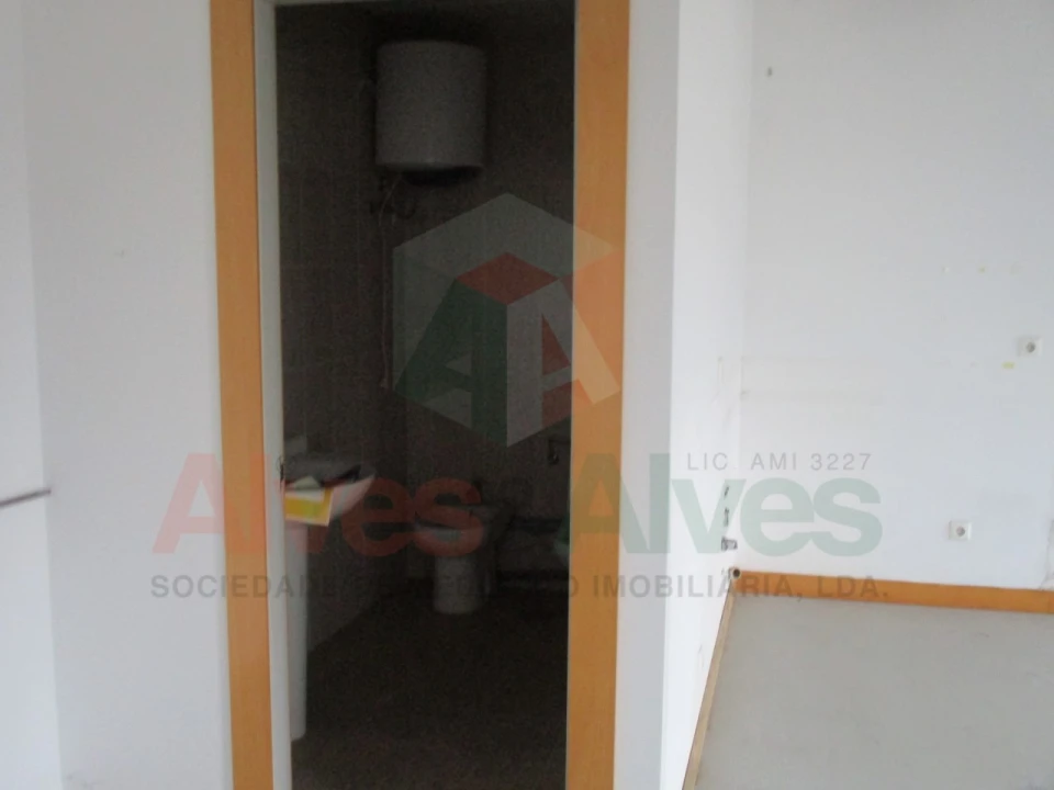 Prédio para Arrendamento em Moreira Foto 29