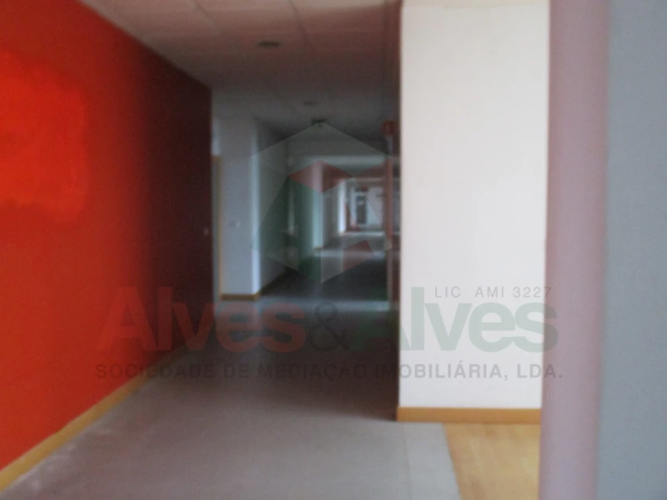 Prédio para Arrendamento em Moreira Foto 37