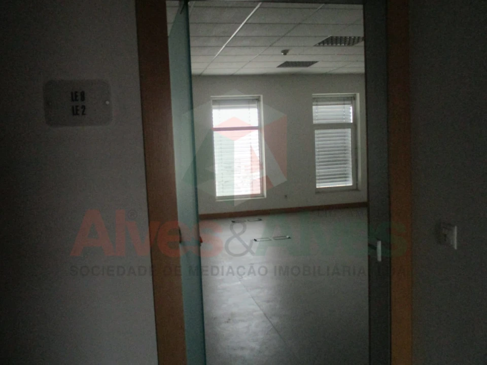 Prédio para Arrendamento em Moreira Foto 38