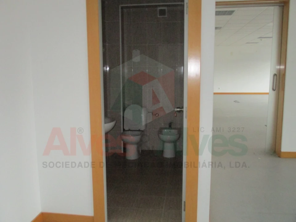 Prédio para Arrendamento em Moreira Foto 43