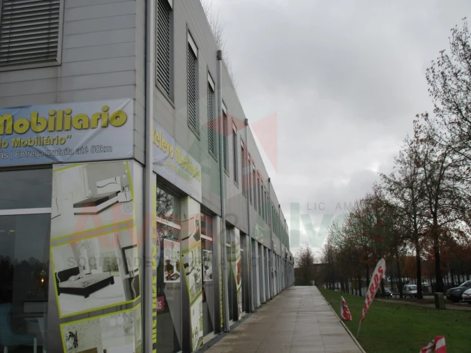 Prédio para Arrendamento em Moreira Foto 6