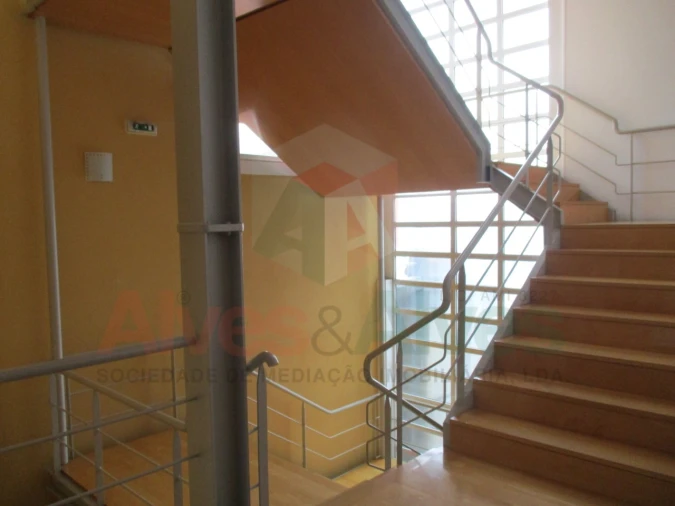 Prédio para Arrendamento em Moreira Foto 9