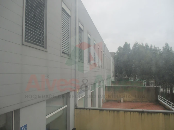 Prédio para Arrendamento em Moreira Foto 12