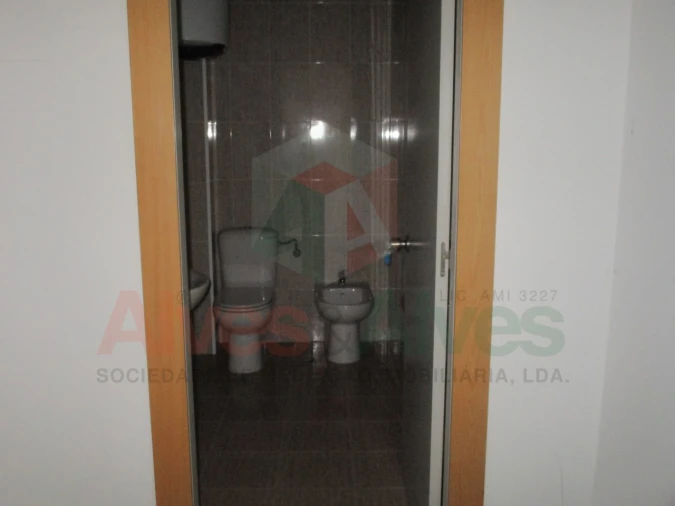 Prédio para Arrendamento em Moreira Foto 24