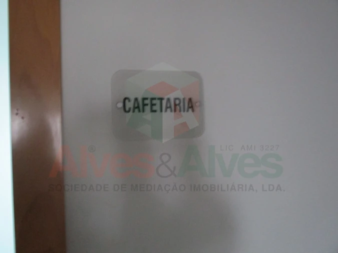 Prédio para Arrendamento em Moreira Foto 28