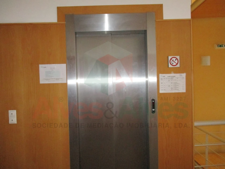 Prédio para Venda em Moreira Foto 11