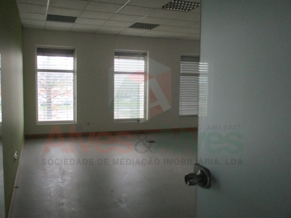 Prédio para Venda em Moreira Foto 23