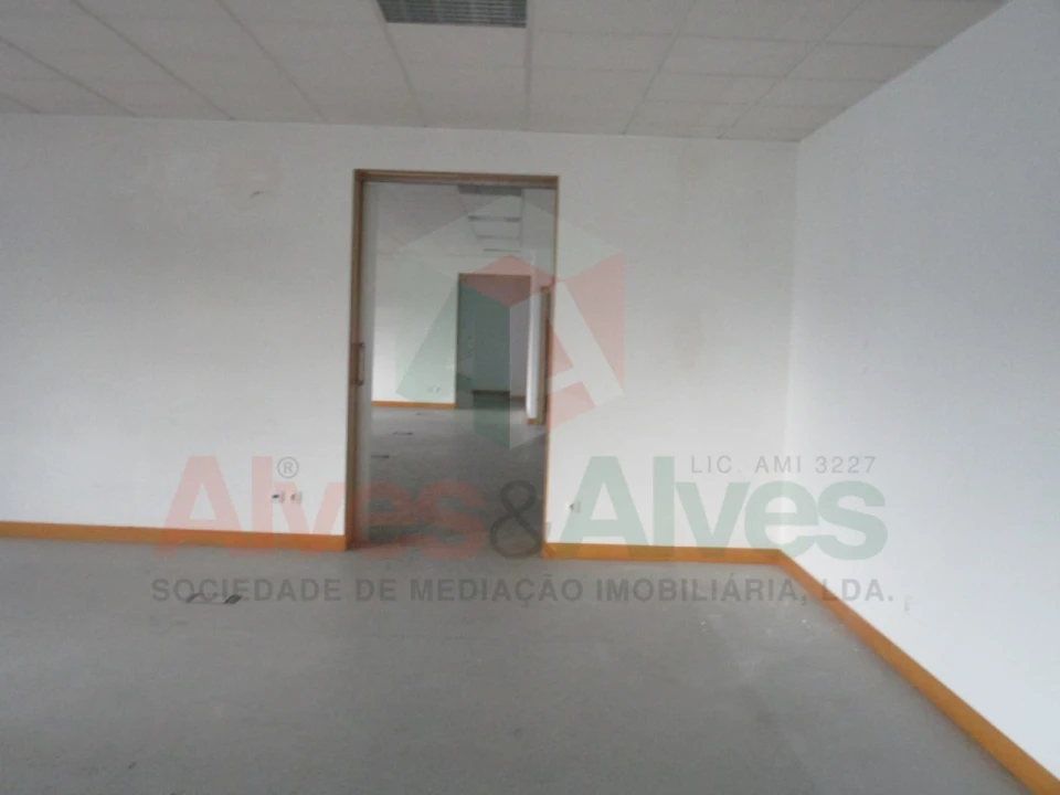 Prédio para Venda em Moreira Foto 31