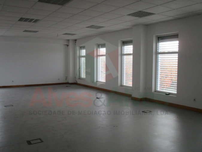 Prédio para Venda em Moreira Foto 33