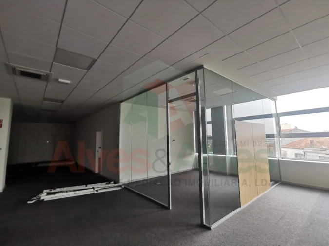 Prédio para Arrendamento em Cidade da Maia Foto 8