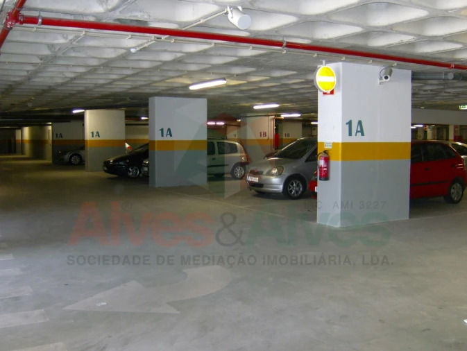 Prédio para Arrendamento em Cidade da Maia Foto 12