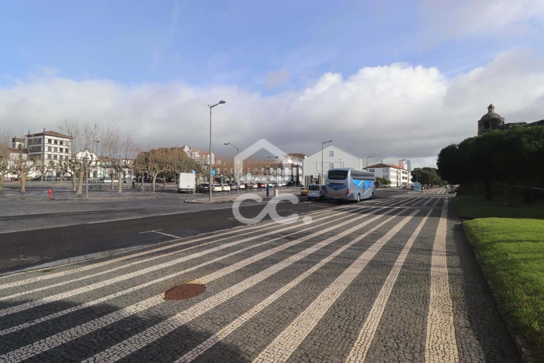 Moradia T3 para Venda em Ponta Delgada (São José) Foto 32