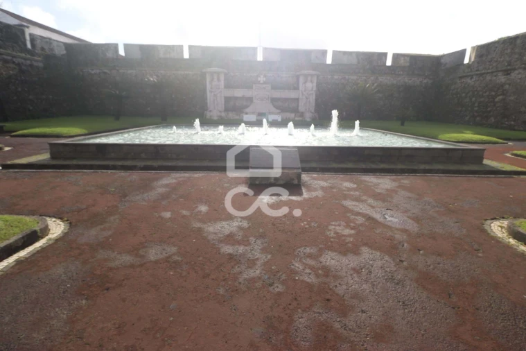 Moradia T3 para Venda em Ponta Delgada (São José) Foto 29