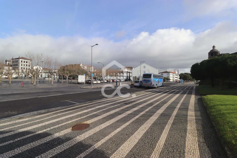 Moradia T3 para Venda em Ponta Delgada (São José) Foto 32