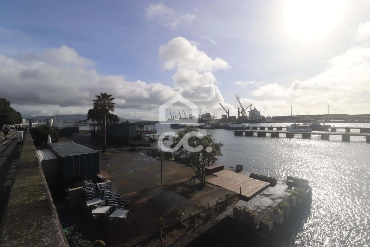 Moradia T3 para Venda em Ponta Delgada (São José) Foto 2