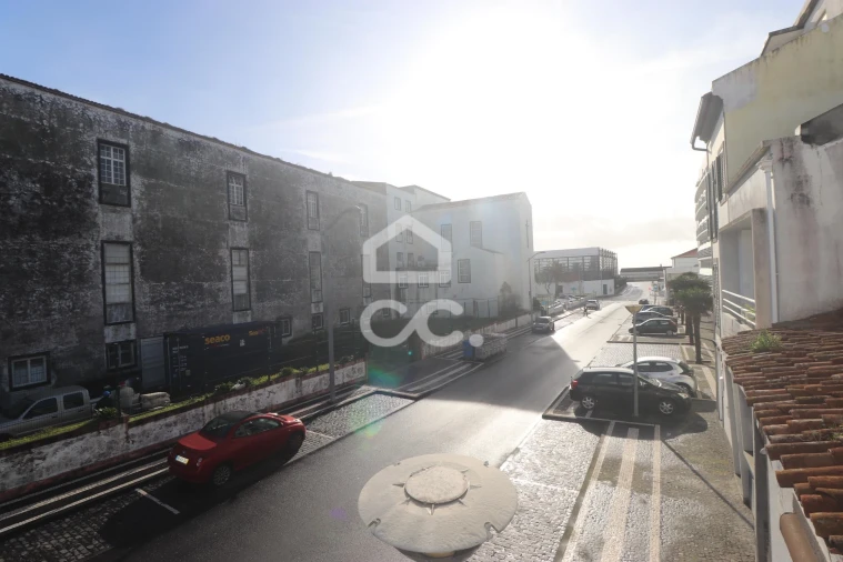 Moradia T3 para Venda em Ponta Delgada (São José) Foto 26