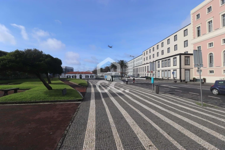 Moradia T3 para Venda em Ponta Delgada (São José) Foto 31